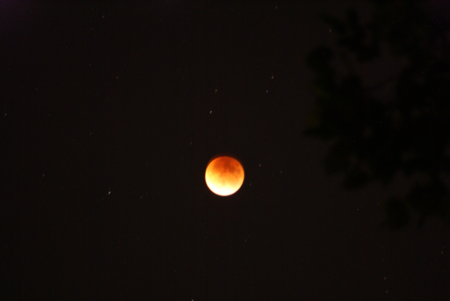 The+Super+Blood+Moon+Eclipse+at+10%3A09+on+Sunday%2C+Sept.+27.