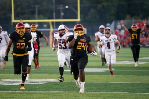Junior Montre Moore named KSHB-TV Hy-Vee Athlete of the Week