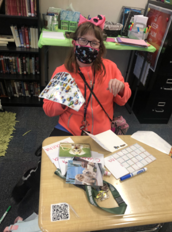 Cianna Slater happily wears her mask to stay safe in school and enjoy her socially distanced learning.